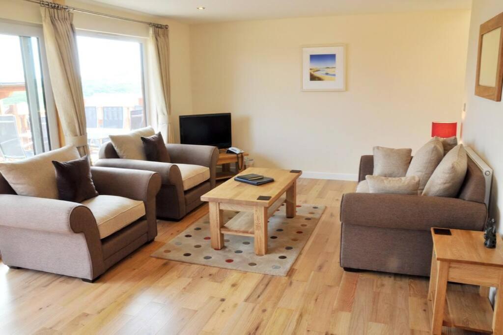 Skylark Sleeps 8 Private Hot Tub & Dogs Welcome Nr Padstow, Resort Pool Bar & Watersports St Columb Major Eksteriør billede