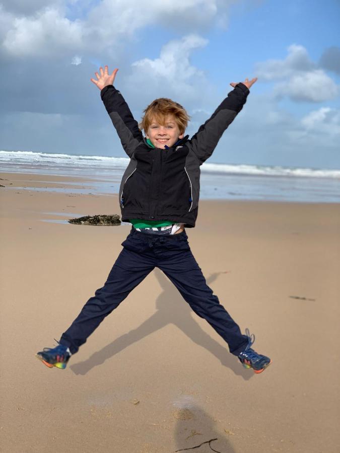 Skylark Sleeps 8 Private Hot Tub & Dogs Welcome Nr Padstow, Resort Pool Bar & Watersports St Columb Major Eksteriør billede