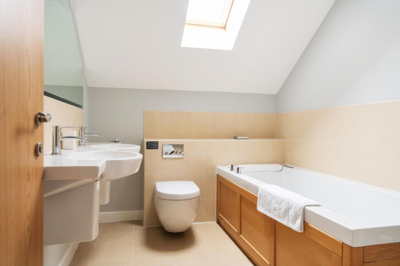 Skylark Sleeps 8 Private Hot Tub & Dogs Welcome Nr Padstow, Resort Pool Bar & Watersports St Columb Major Eksteriør billede