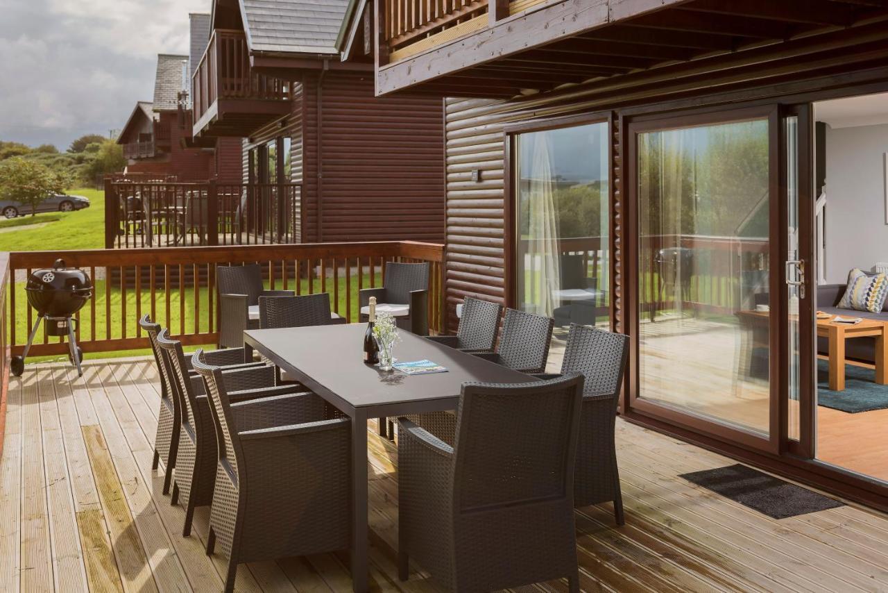 Skylark Sleeps 8 Private Hot Tub & Dogs Welcome Nr Padstow, Resort Pool Bar & Watersports St Columb Major Eksteriør billede