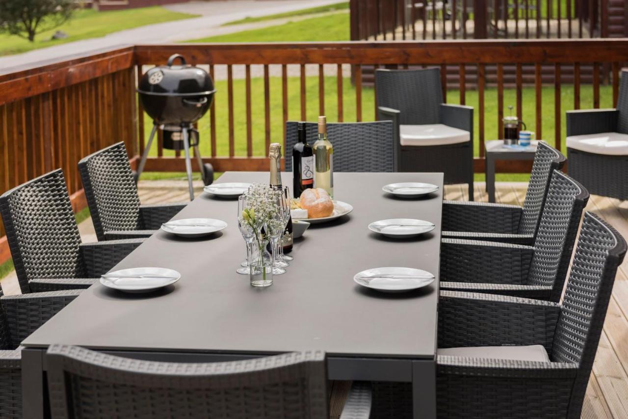 Skylark Sleeps 8 Private Hot Tub & Dogs Welcome Nr Padstow, Resort Pool Bar & Watersports St Columb Major Eksteriør billede
