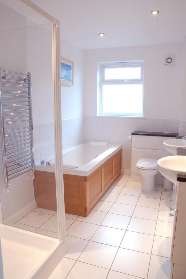 Skylark Sleeps 8 Private Hot Tub & Dogs Welcome Nr Padstow, Resort Pool Bar & Watersports St Columb Major Eksteriør billede